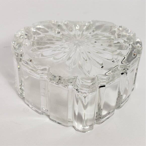 Mikasa Heavy Heart Shaped Clear Glass Gift Jewelry Box with Lid, New and Unused - Picture 3 of 7